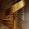 پله اسپیرال با کف پله چوب و نرده فلزی